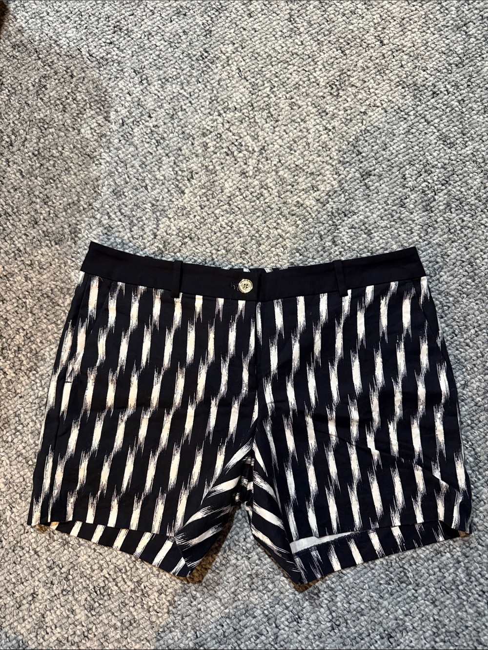 Michael Kora Navy and White Patterned Women's Shorts Size 4